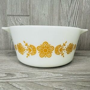 Pyrex by Corningwear 474-b 1.5 l  sauce pan baking dish harvest gold butterfly